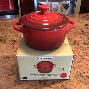 🎄Le Creuset 8 oz. petite stoneware casserole 🎁